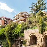 Silenzioso, Grande, Comodo Alloggio A Trastevere
